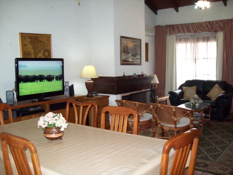 Casa en alquiler y venta en zona de Playa Mansa, excelente estado!